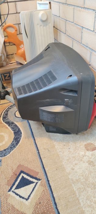 Телевизор б/у фирмы LG