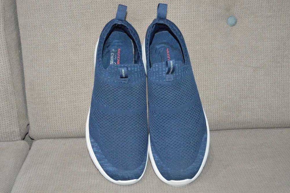 Adidasi Skechers fara siret 45