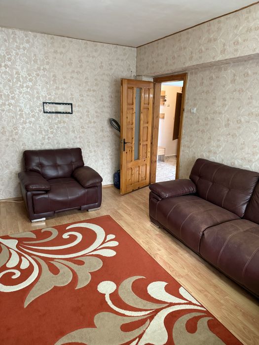 Închiriez ap. 2 cam.,decomandat,zona de sus,str.Belvedere