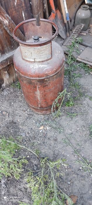 Маленький газовый баллон.