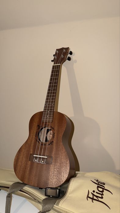 Ukulele Flight NUC310 Pack ca nou folosit de 2 ori