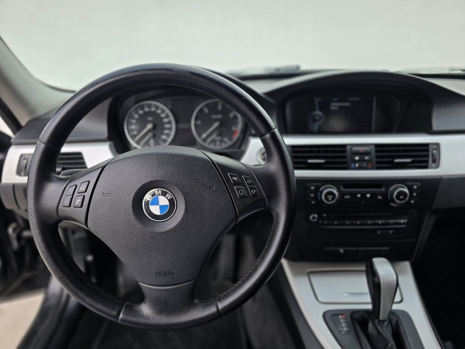 BMW E90 320D 2010 FACELIFT 177cai automat navigatie stare perfecta de funcționare