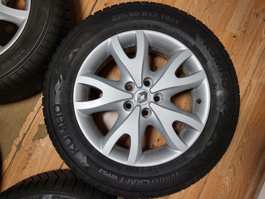 Джанти 17" 5×114,3 Renault с гуми 225/60/17 Kumho зимни