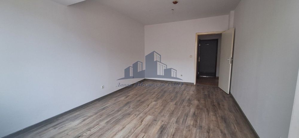 Продава се Офис в Шумен, Център - 55 кв.м за 1345 €/кв.м - Снимка #4