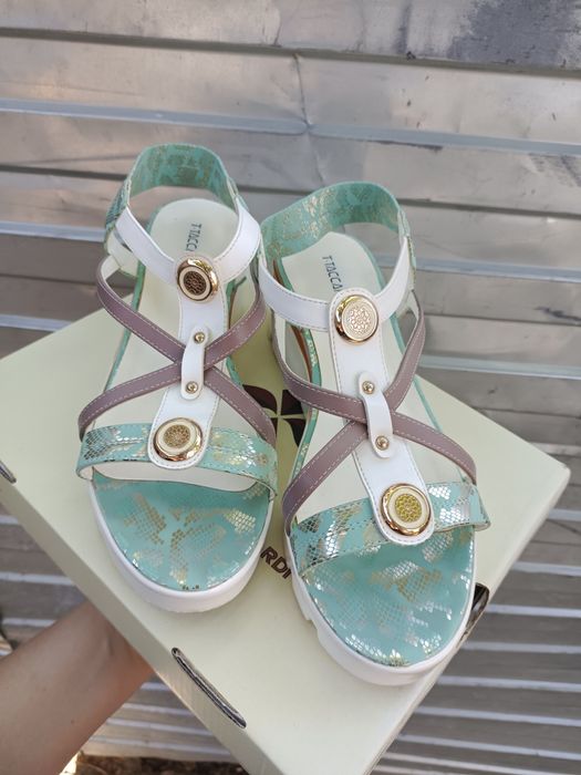 Красивые босоножки