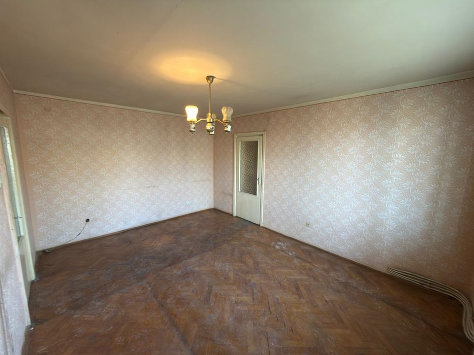Vând apartament cu 2camere pe strada Păulești