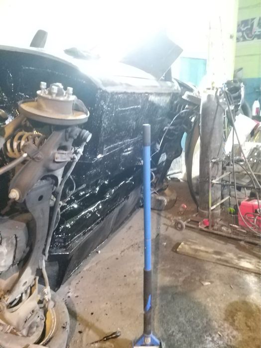 Продается ВАЗ 2105 торг у капота