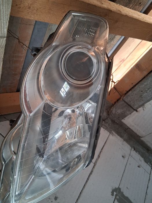Vând set faruri vw Passat b6 250 bucata 500 pereca