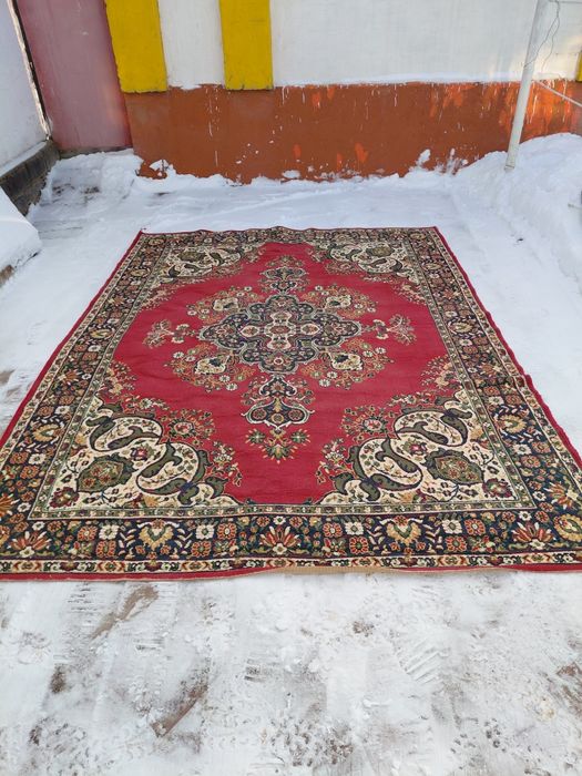 Ковёр, размер 3,2 м на 2.3 м,