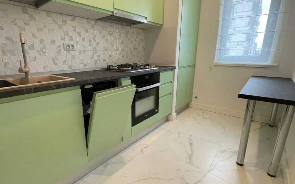 Дава се под наем Двустаен апартамент в Пловдив, Център - 65 кв.м за 270.3 € - Снимка #1