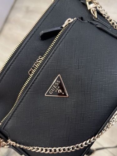 Дамска четна чанта GUESS