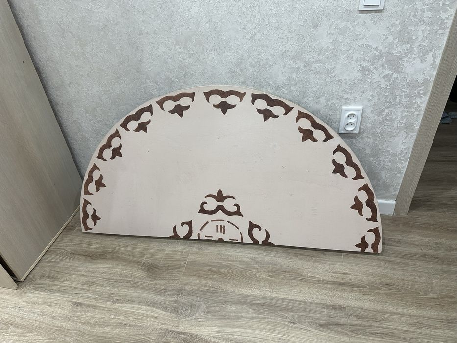 Стол.Дөңгелек қазақы дастархан столы (жер үстел)