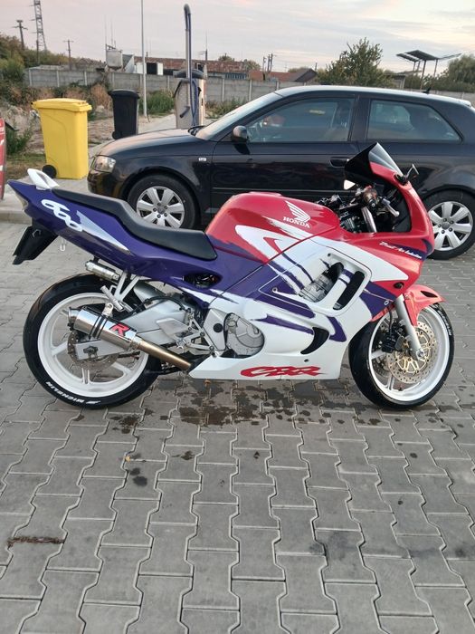 Vând Honda CBR 600