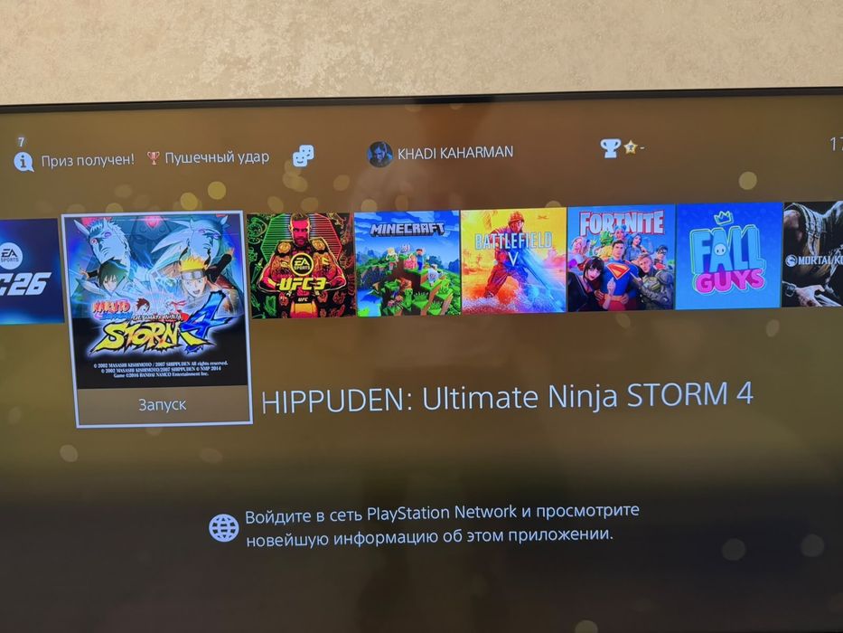 PS4 PRO 1TB + Два оригинальных джостика и много игр.