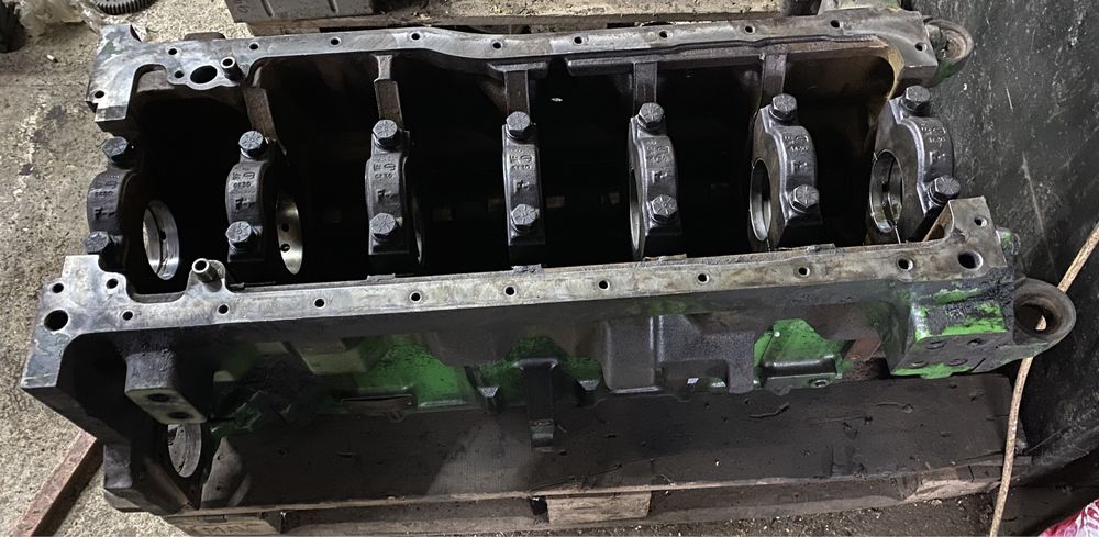 bloc  complet cu capace si chiuloasa pentru John Deere 7800