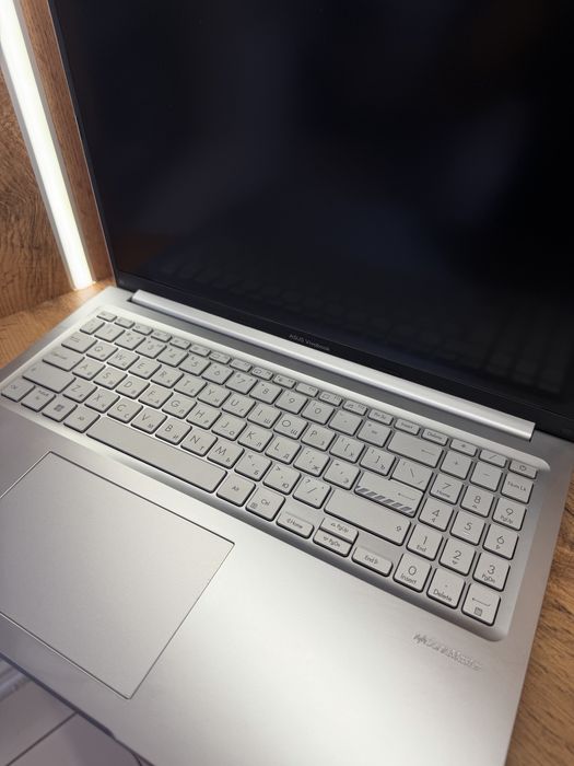 Asus VivoBook 16