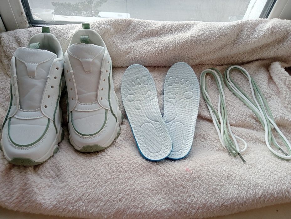 Продам кроссовки