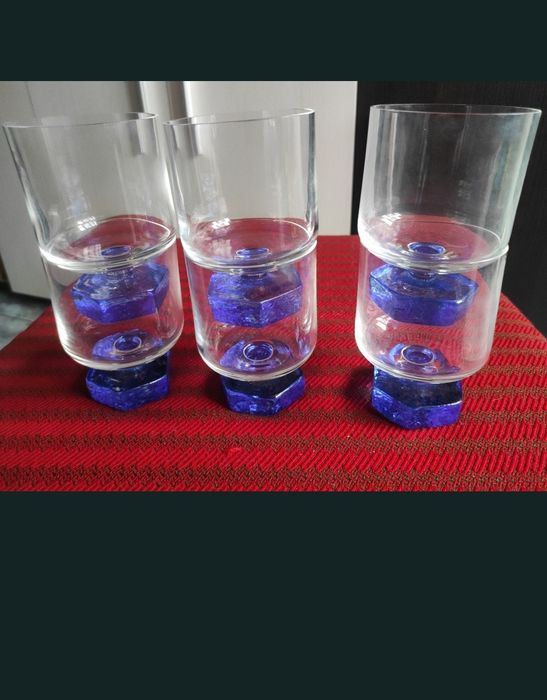 Pahare, diferite modele, diferite culori, noi nouțe în ambalaj.