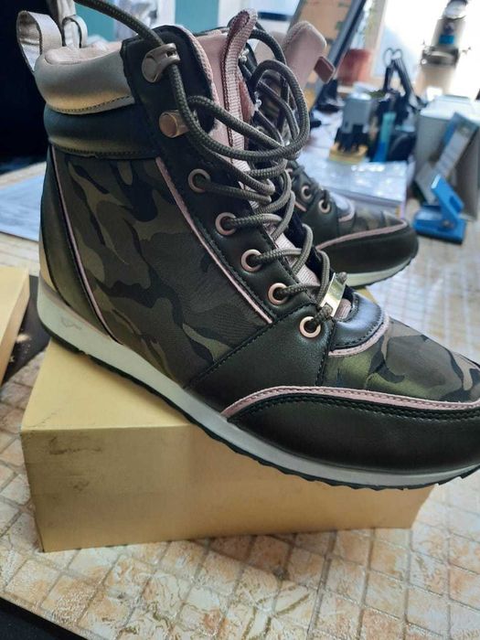 кроссовки женские