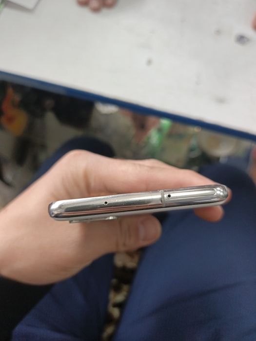 Samsung s20plus platasi butun