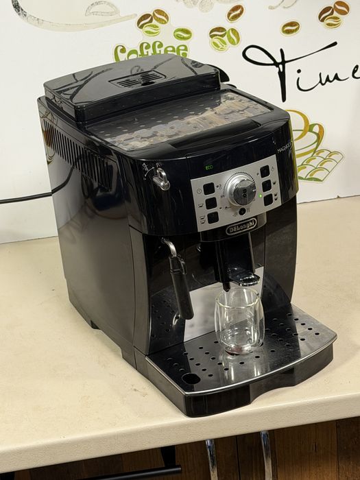 Кафемашина кафе автомат delonghi magnifica S с гаранция