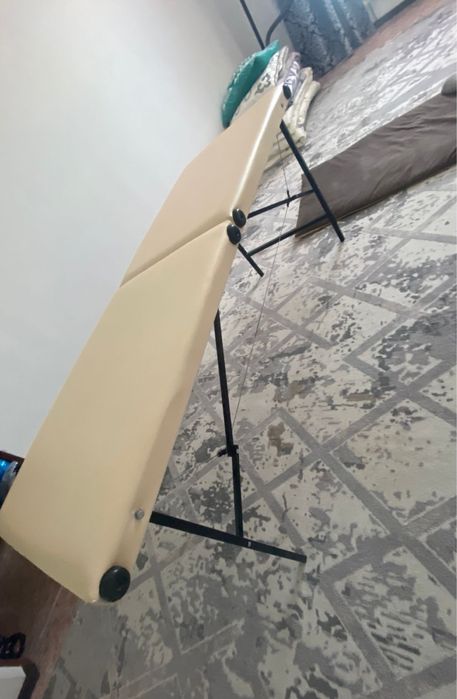 Кушетка для массажа / косметологии