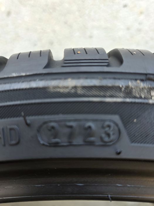 Vand două anvelope de iarna kumho  245 35 20 dot 2723