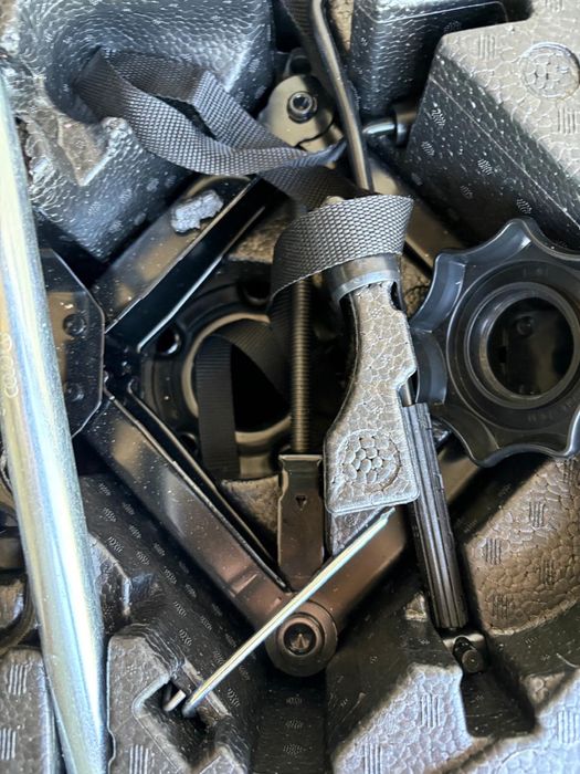 Titlu: Roata rezervă nouă +kit complet cric cheie nou VW Skoda 5x112