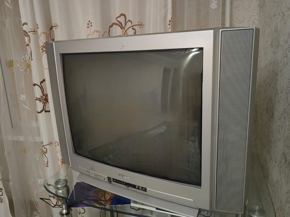 Продаетая старый телевизор SHARP