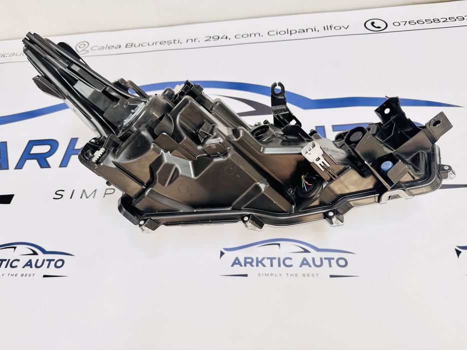 Far stanga halogen Toyota COROLLA sedan dupa 2018 cod 81150-02T31