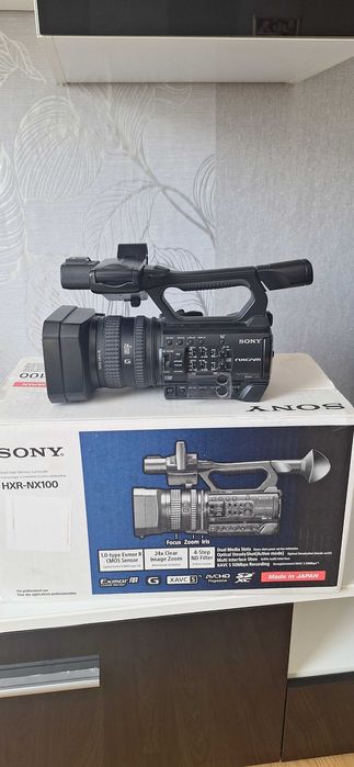 Продавам Sony HXR-NX100