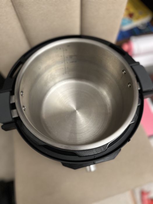 Multicooker Instant Pot Pro6 ca nou,garantie2027, putin folosit