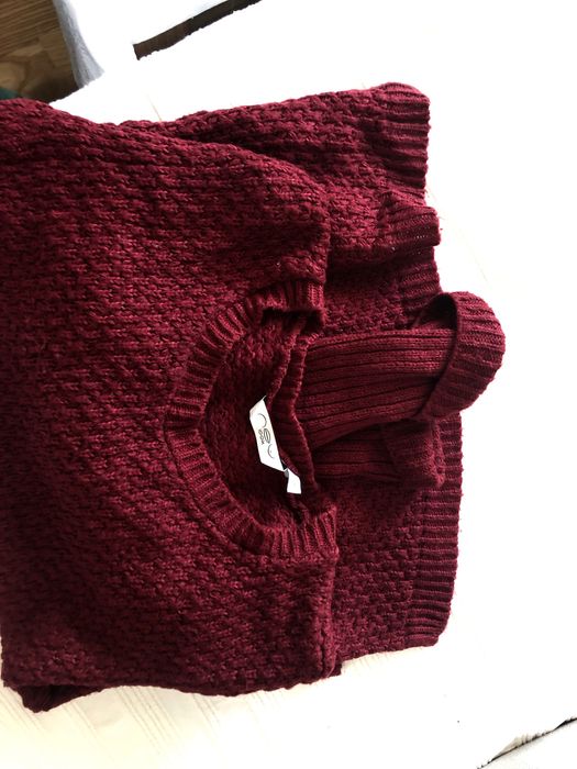 пуловер в цвят бордо