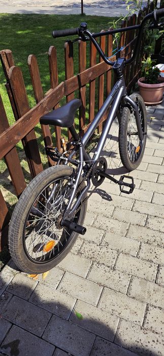 Bicicletă BMX 20 inch – stare foarte bună, tuburi metalice adăugate