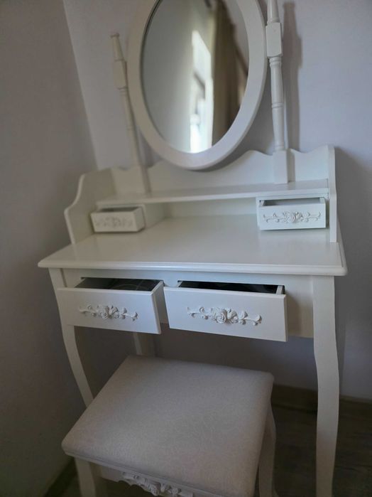 Masuta toaleta cu taburet