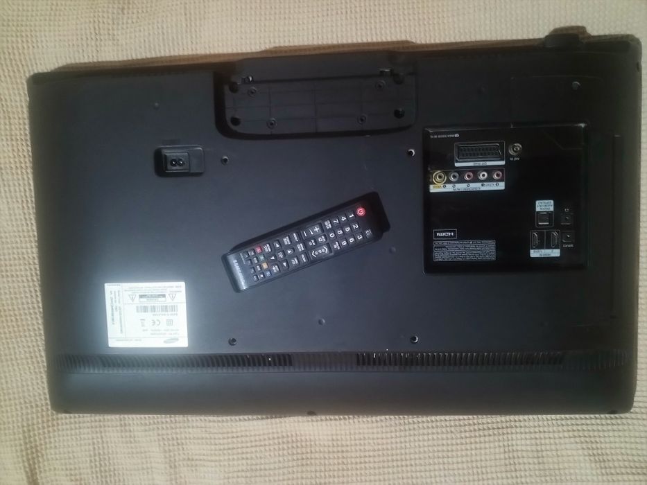 Видеорегистратор DVR Hikvision +телек самсунг 32