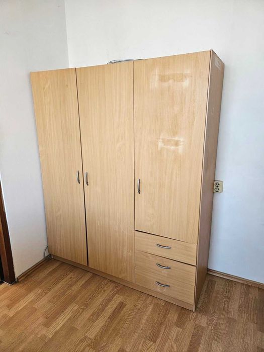 Продавам гардероби 2 броя