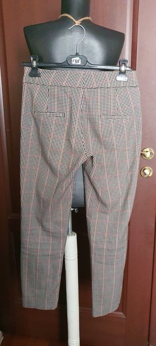 Pantaloni conici in carouri Mango