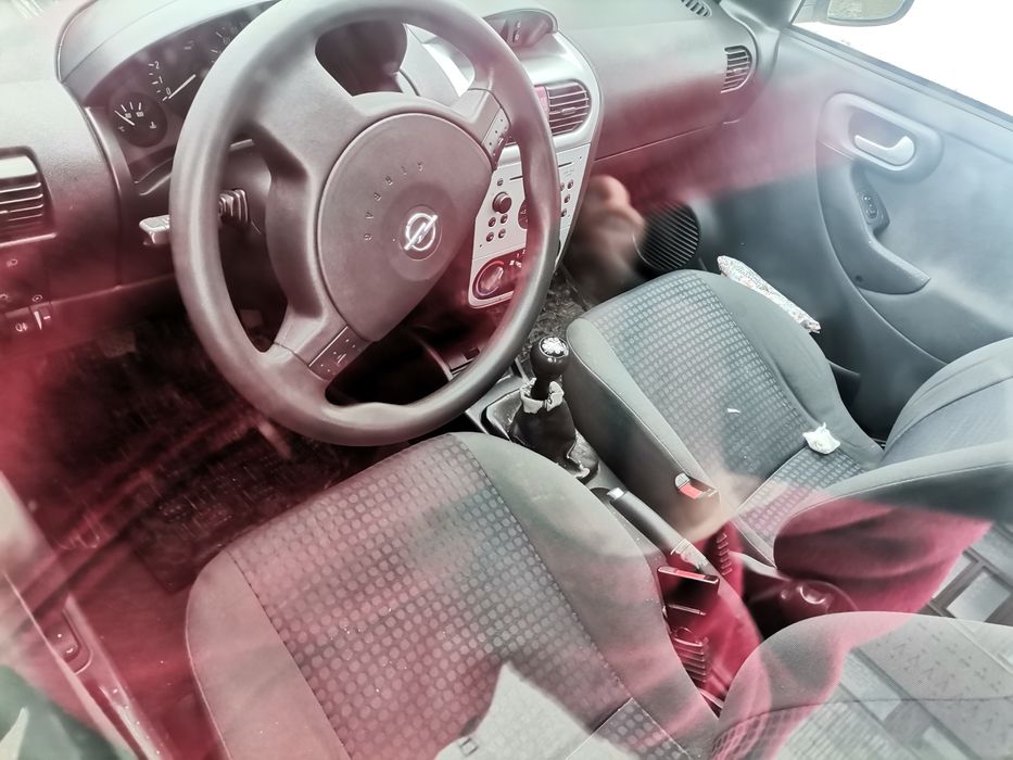 Opel corsa 2005 benzină 1,4 înmatriculat ro perfect funcțional ok