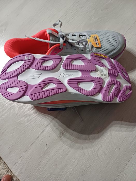 Skechers slips-ins max run