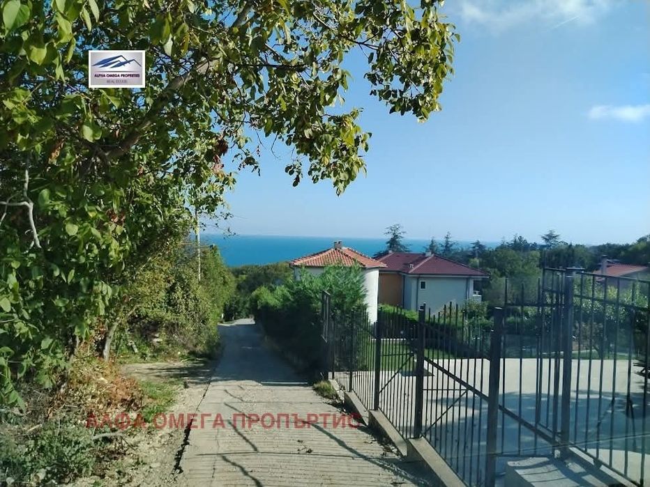 Продавам 2 къщи в един парцел в гр Варна Панорама море
