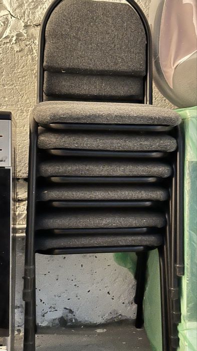 Стулья мягкие серые