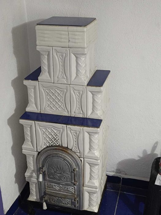 Sobă teracotă albă