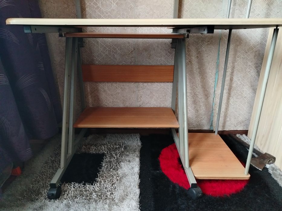 Продам рабочий стол недорого