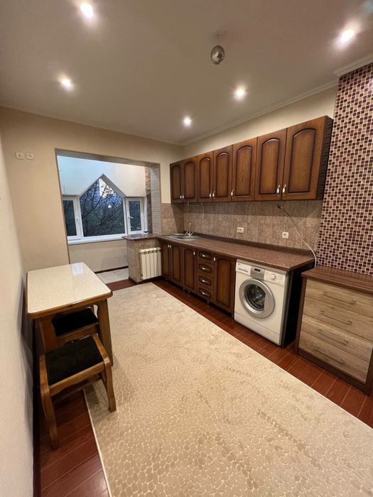 Центр Айбек, Чехова 2/5/9