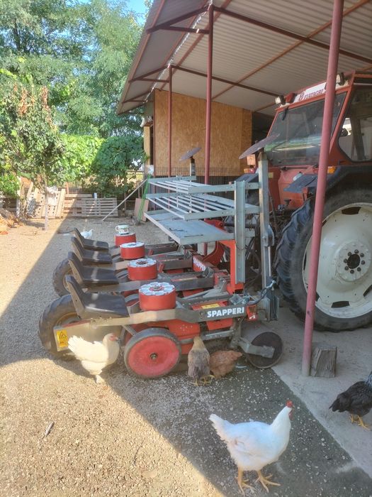 Mașină de plantat răsaduri