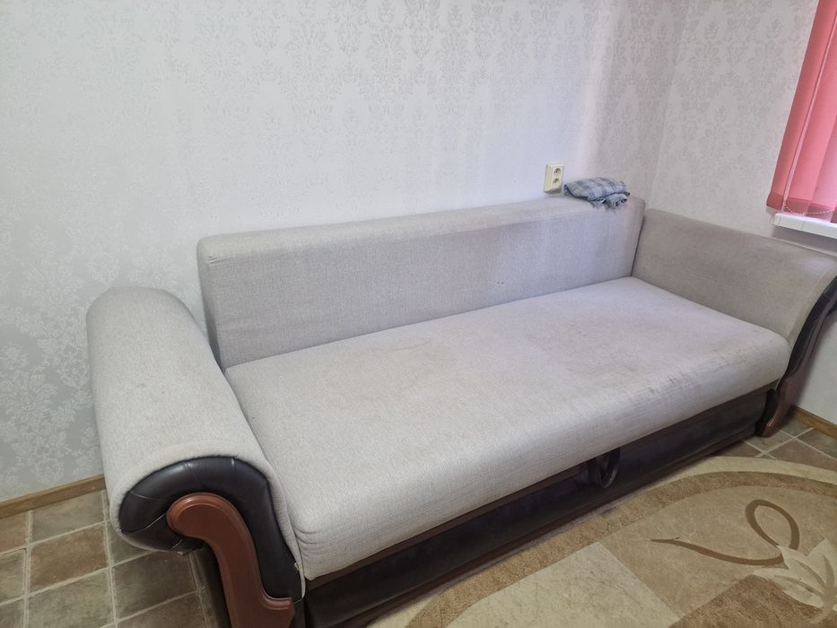 Отдам даром диван .самовывоз
