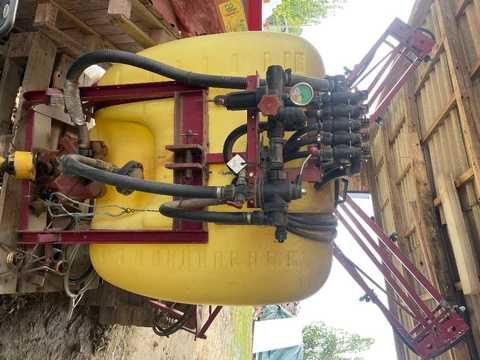 Mig inprastiat azot .Masina de ierbicidat Hardi 600 l