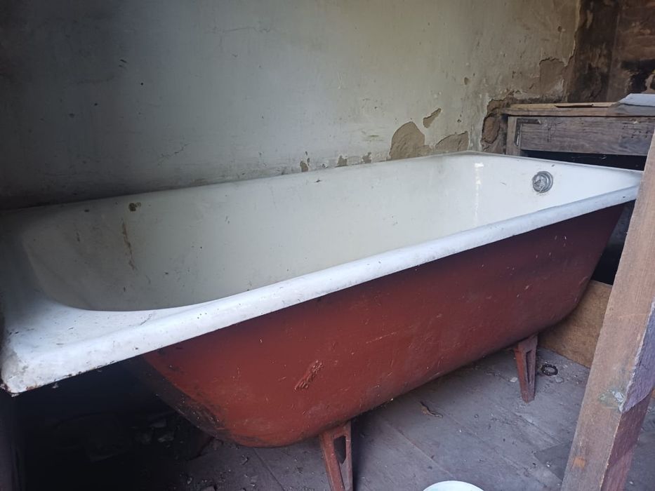 Продаю чугунную ванну