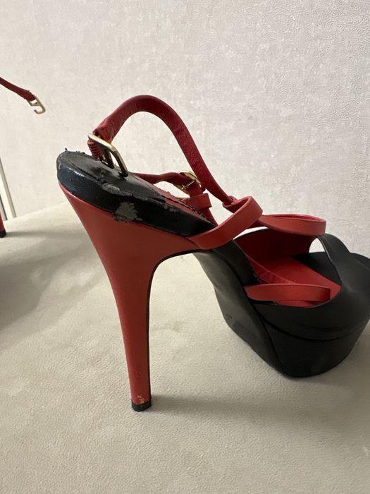 Кожаные босоножки Basconi